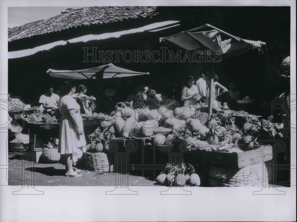 1961 Press Photo Fruit market portion in Managua Downtown in Nicaragua - Historic Images