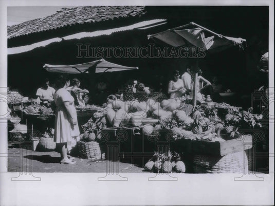 1961 Press Photo Fruit market portion in Managua Downtown in Nicaragua - Historic Images