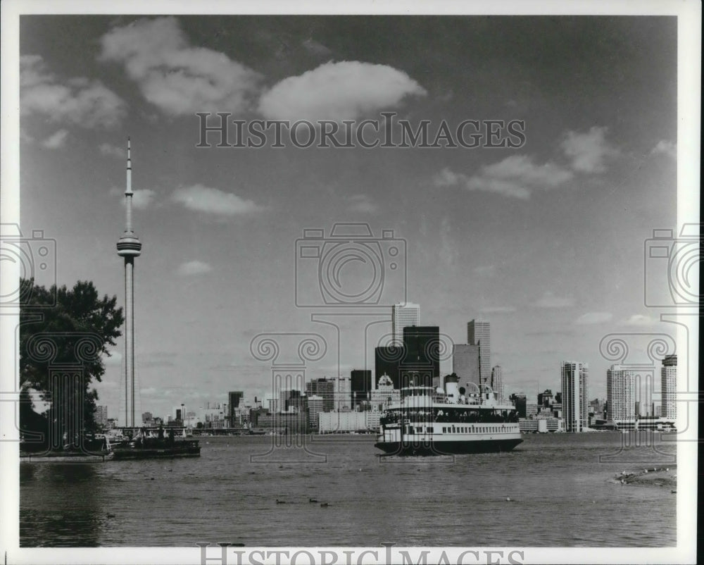 Press Photo Toronto Skyline in Canada dominated by the CN Tower - Historic Images