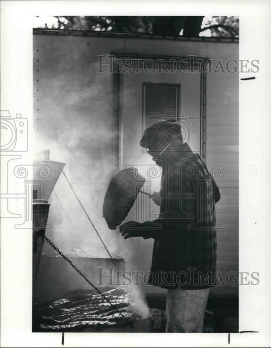1989 Press Photo Barbecues - Historic Images