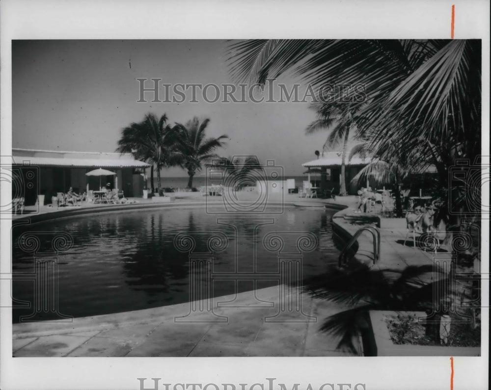 Press Photo Varaden International Hotel pool Cuba - Historic Images