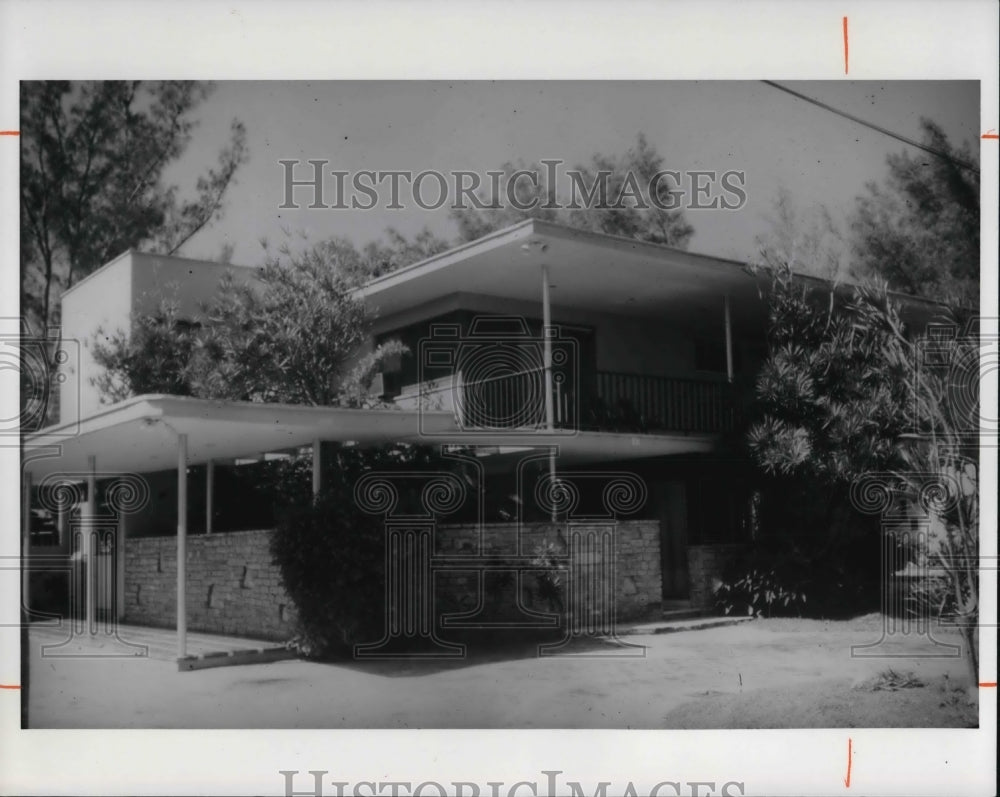 Press Photo Small villa in Cuba for rent costs thirty dollars per night - Historic Images