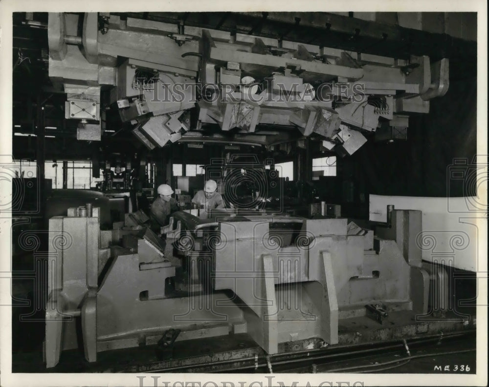 1963 Press Photo At the Efficient Industries Corporation in Elizabeth Avenue - Historic Images