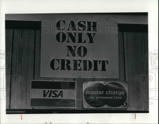 1985 Press Photo Jackson Boat House, sales counter signage of no credit - Historic Images