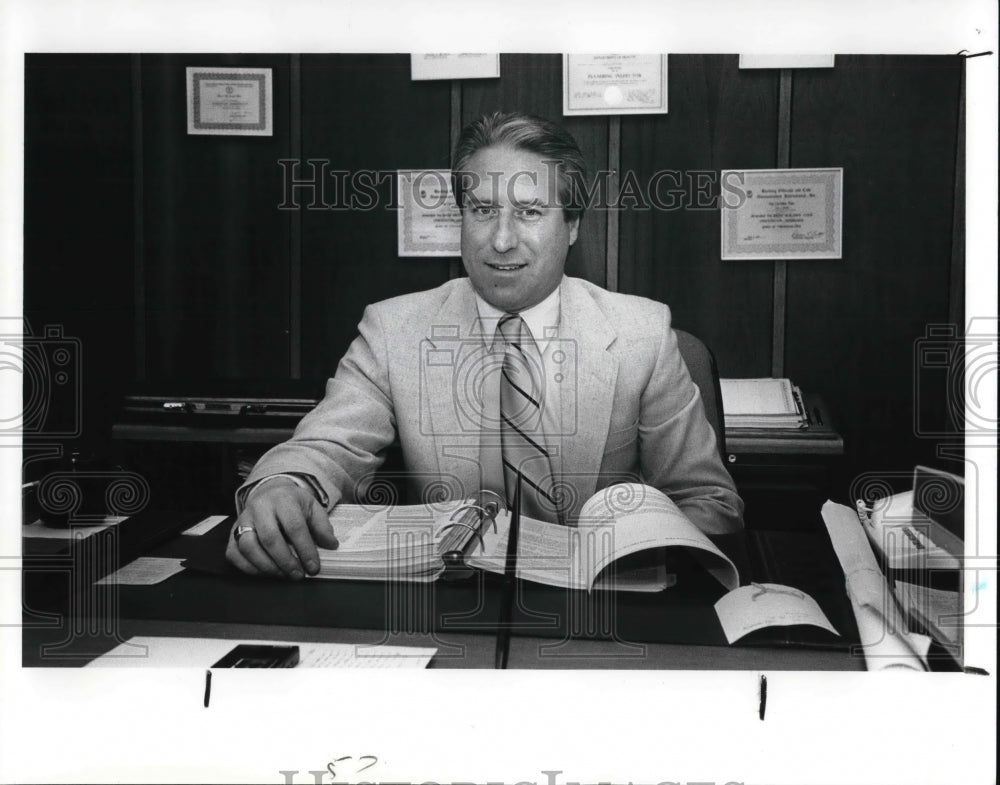 1989 Press Photo John D Korineck Building Commissioer Beachwood - Historic Images