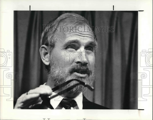 1987 Press Photo Dr. Anatoly Koryagin Soviet Psychiatrist City Club - Historic Images