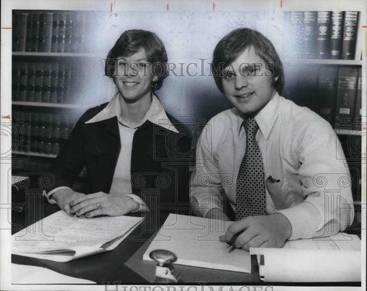 1976 Press Photo Mr. and Mrs. Thomas Koernke are robbery victims - Historic Images