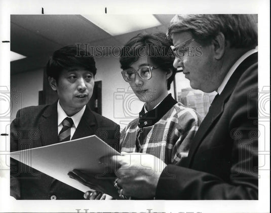1987 Press Photo Ji Xiaoming, Wei Jia, and Dr. Thomas Hatcher - Historic Images