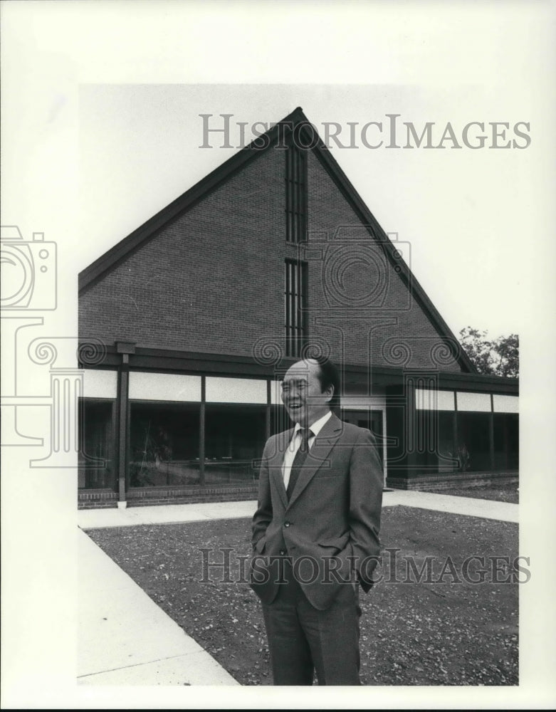 1988 Press Photo Rev. John W. Koo Outside his New Korean Church - Historic Images