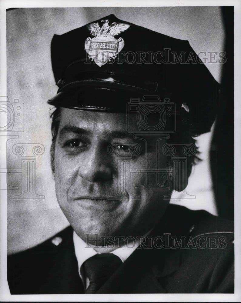 1975, Cleveland police, Sergeant Earl Kratzer - cva23477 - Historic Images