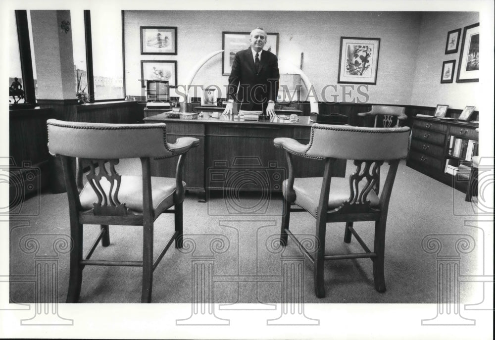 1979 Press Photo Thomas H Roulston in his Office - Historic Images