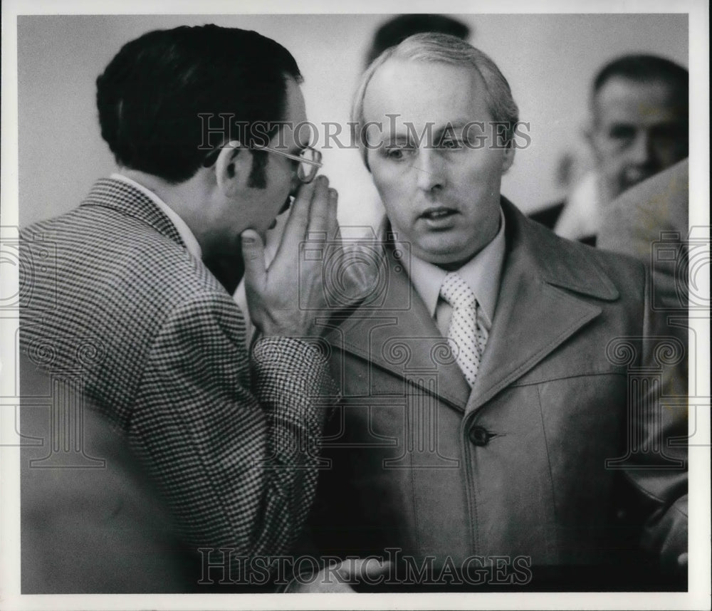 1977 Press Photo  William McNea Safety Director and Lawyer Dwight Miller - Historic Images