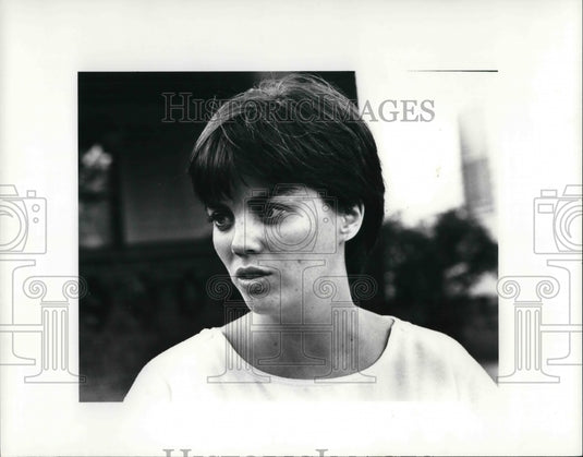 1985 Press Photo Therse Killen at a sidewalk demonstration - Historic Images
