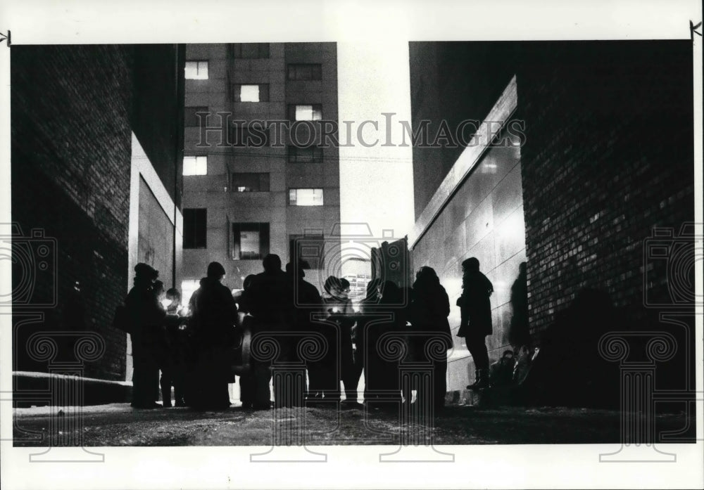 1987 Press Photo Pro Abortion Demonstrators in the Alley in Cleveland - Historic Images