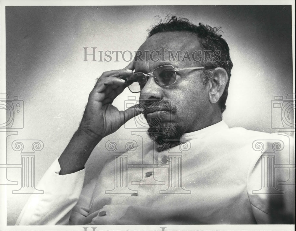 1981 Press Photo Father Joseph Nearon recently returned from Africa teaching - Historic Images