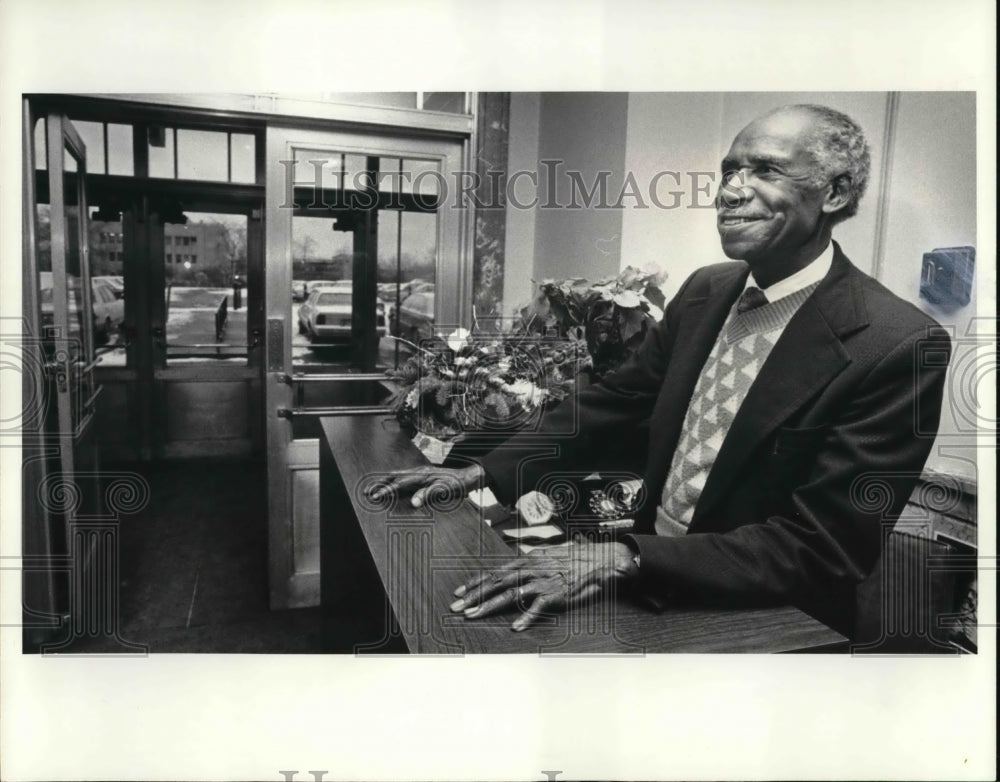 1983 Press Photo Steven N. Kenney is retiring after 50 years. - Historic Images