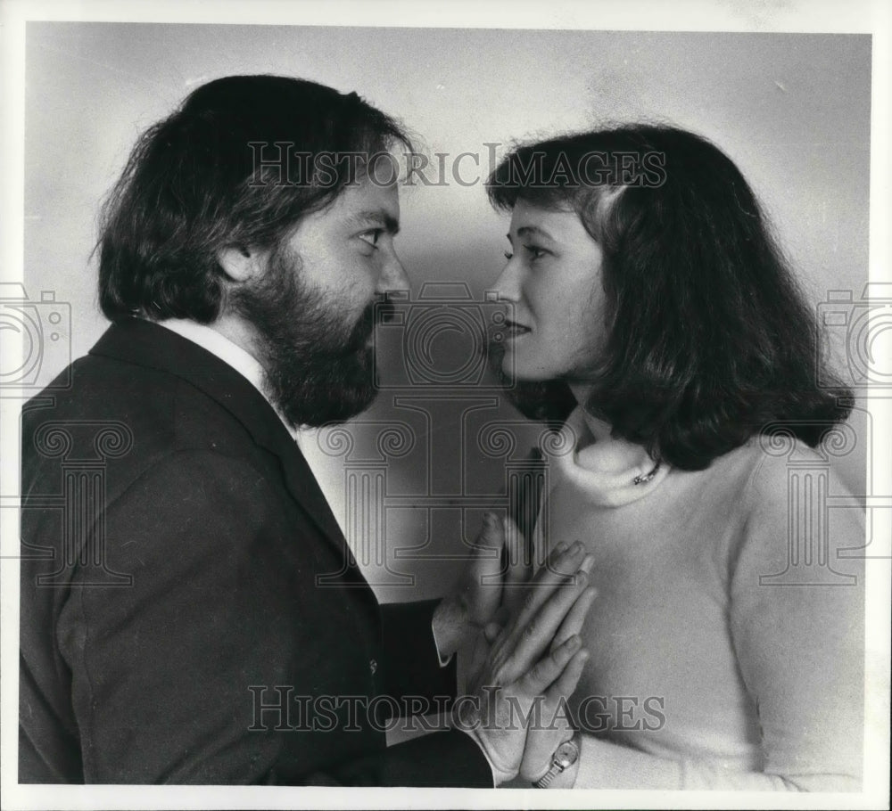 1982, Tom Fulton and wife carol Weiss play as husband wife relations - Historic Images