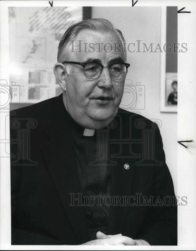 1989 Press Photo Rev James P. Kenny, Cleveland Catholic Diocese - Historic Images