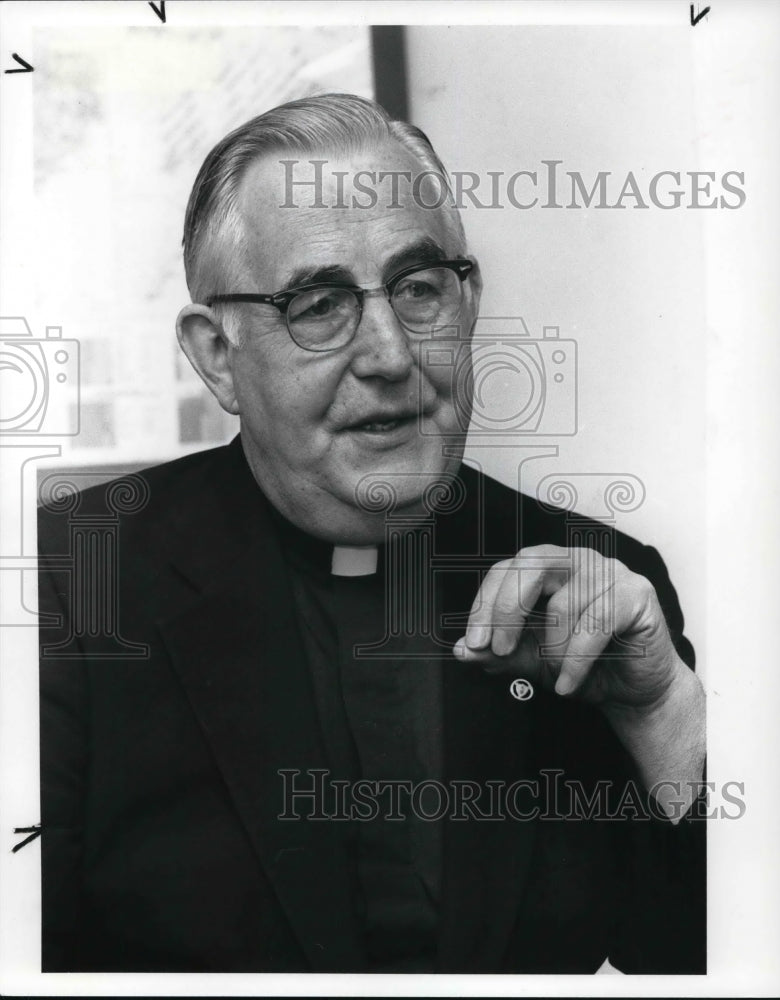 1989 Press Photo Rev James P. Kenny, Cleveland Catholic Diocese - Historic Images