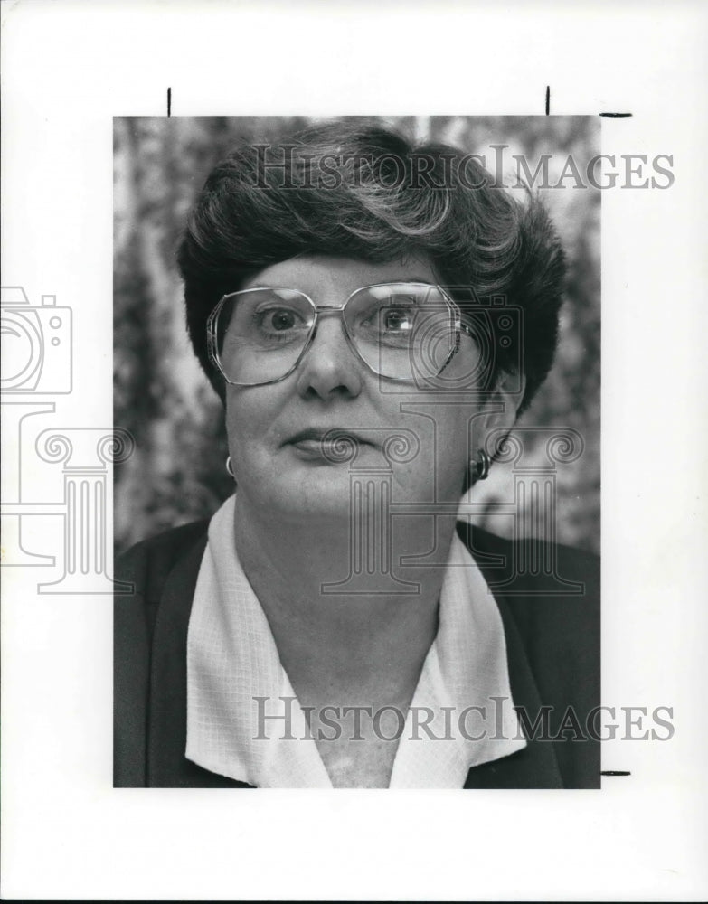 1989 Press Photo Lakeview Cemetery Association Secretary, Katherine Kohl - Historic Images
