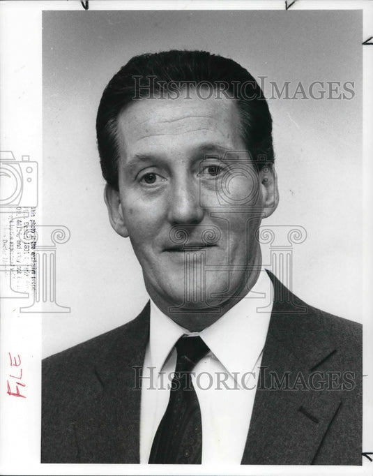 1989 Press Photo Victor Kovacic of Cleveland Police Dept Forensic Lab - Historic Images