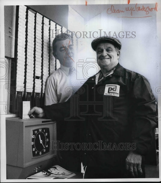 1979 Press Photo Joseph Kowalcek Plain Dealer Driver retired for 48 years. - Historic Images