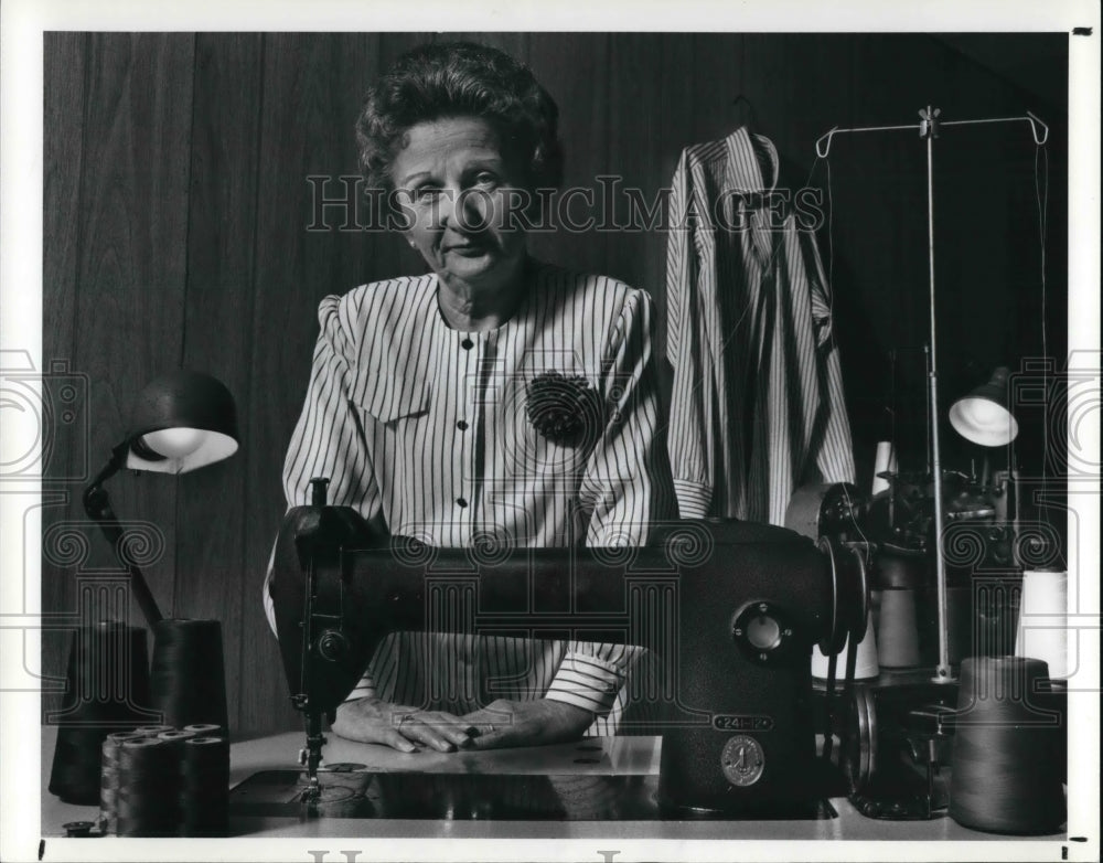 1989 Press Photo Elsie Kobasuk, Custom Shirt Maker in Parkman with Snook - Historic Images