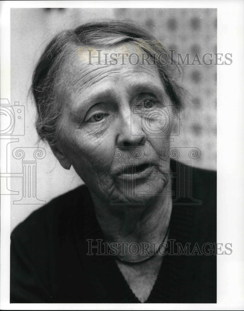 1989 Press Photo Elizabeth Klarnet, whose home was wired by C.E.I volunteers - Historic Images