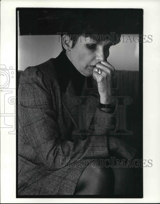 1986 Press Photo Pat Klebs, Richard Cooey's mother in their home - Historic Images