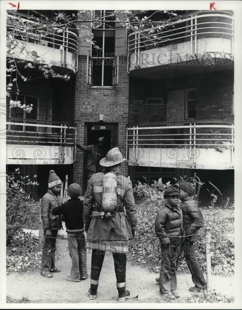 1979 Press Photo Fire at the Cuyahoga Metropolitan Housing Authority apartments - Historic Images