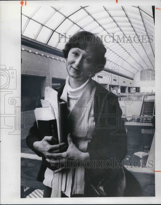 1977 Press Photo Gwen Nakanishi, CCC West - Historic Images