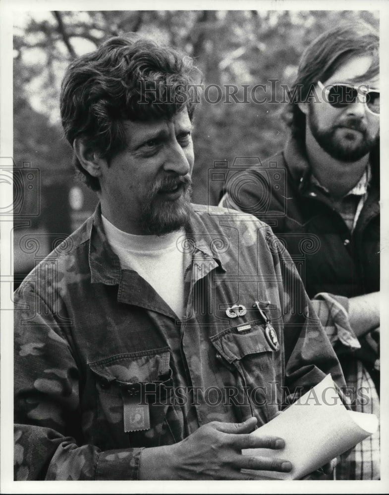 1983 Press Photo Bob Knestrick wearing his Viet nam outfit with purple heart - Historic Images