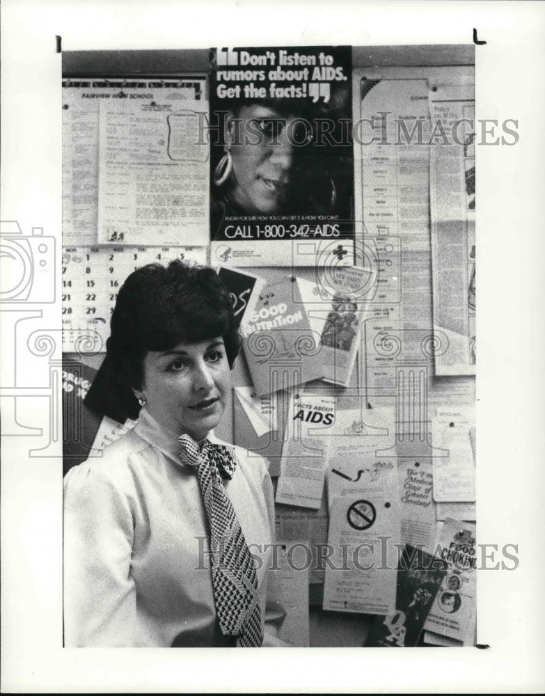 1988 Press Photo Margaret Knestrick, nurse at Fairview Hi - Historic Images