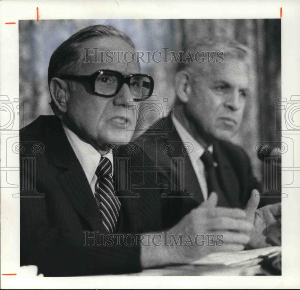 1980 Press Photo Philip Klutznick, William DeLancey - Historic Images