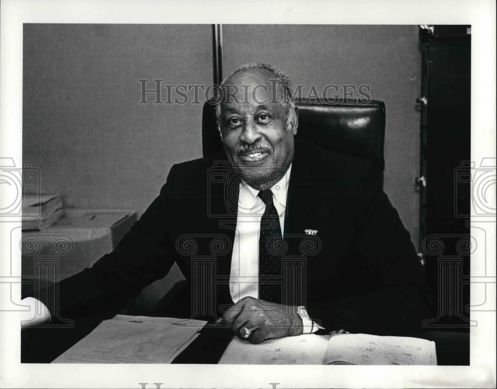 1987 Press Photo Charles Jones Dyke College Assistant President - Historic Images