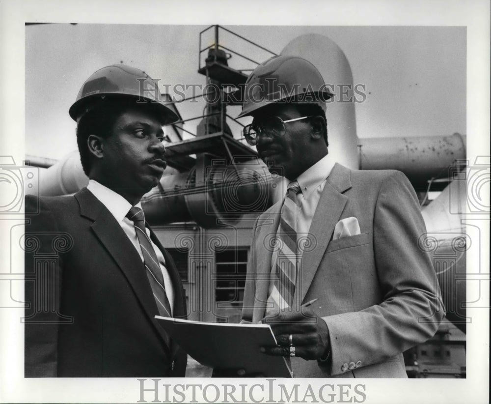 1985 Press Photo James E. Jones & Lonzo Coleman At NASA - Historic Images