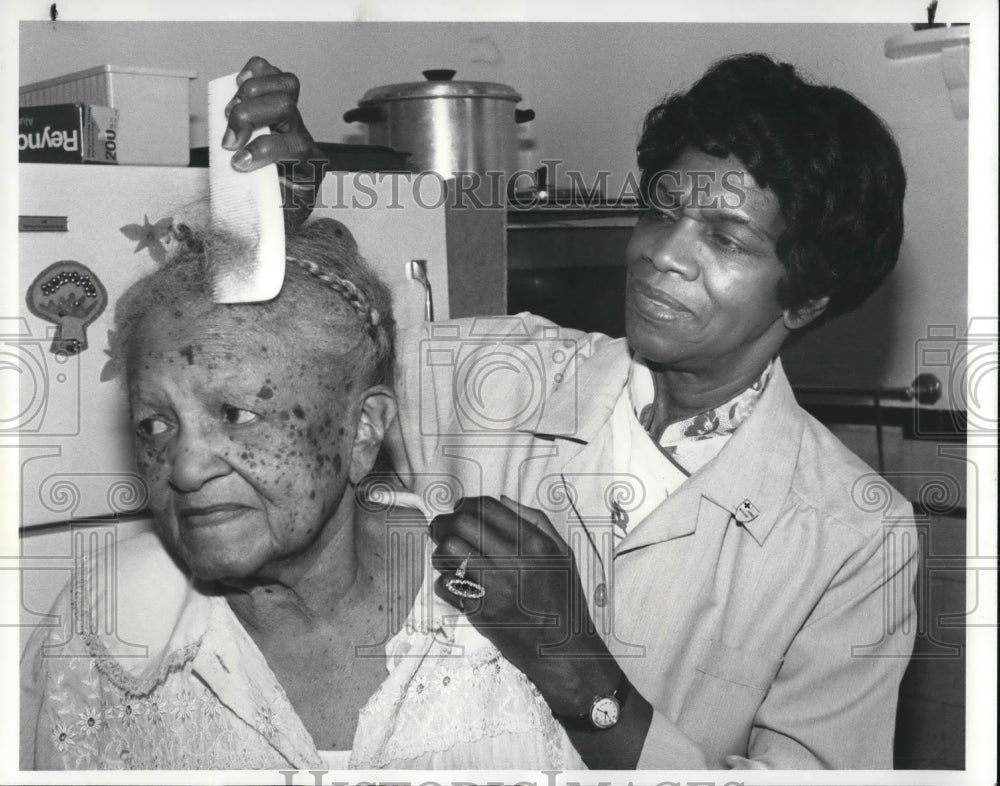 1982 Press Photo Ladonia Wilson & Frances Jones - Historic Images