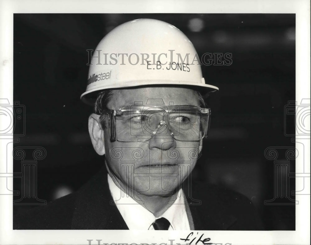 1983 Press Photo Republic Steel Company New Casters, E. Bradley Jones - Historic Images