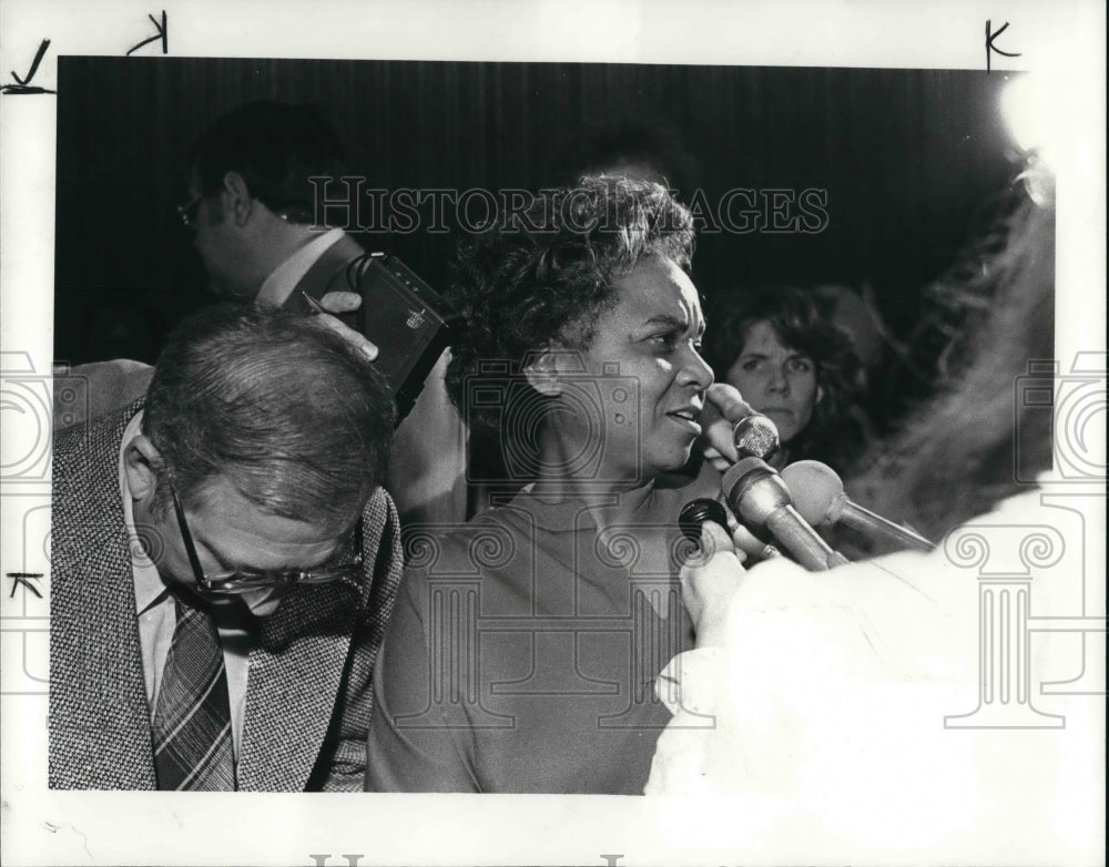 1982 Press Photo Mother of slain cop Anthony Johnson after sentenced of Jenkins - Historic Images