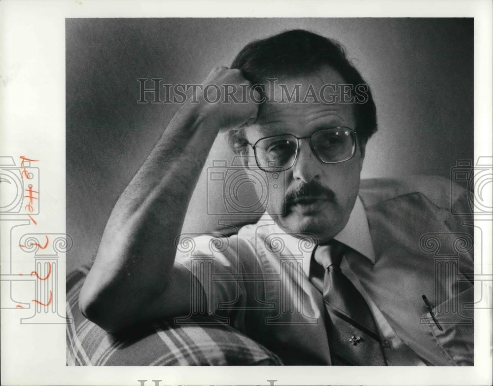 1990 Press Photo Dr. Walter Kancke work with Vietnam Veteran - cva24745 - Historic Images