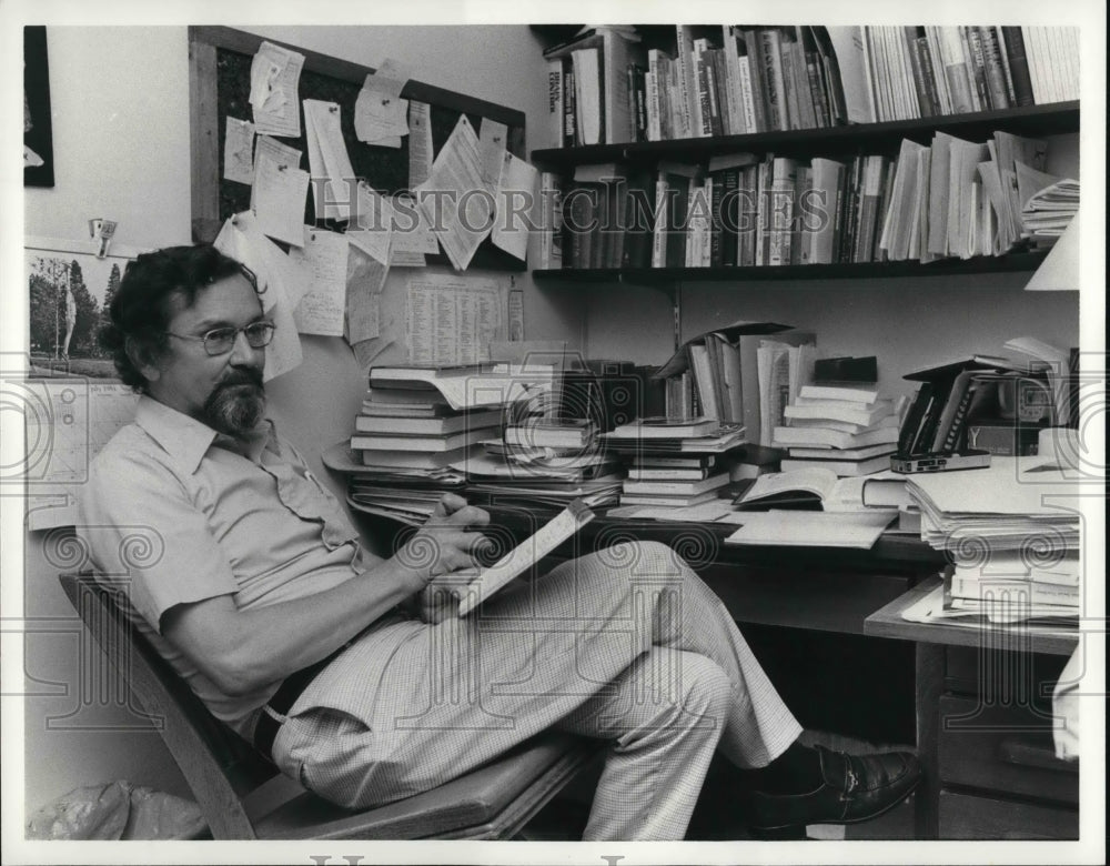 1981 Press Photo Dr. George Kanoti won ethic prize - Historic Images