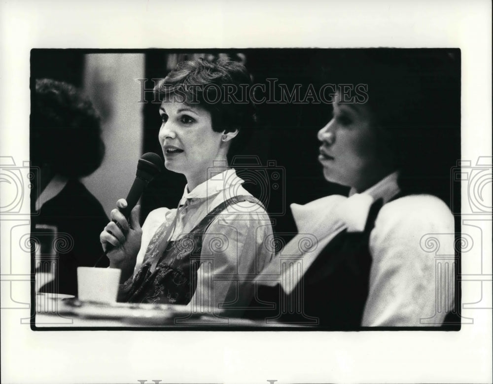 1983 Press Photo Karyn Kahn and Margot Copeland at the Women's City Club - Historic Images