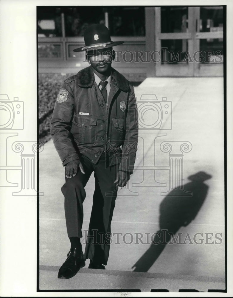 1989 Press Photo Cleveland Lakefront State Park Manager, Wayne A. Holmes - Historic Images