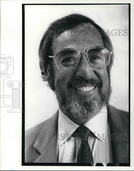 1989 Press Photo Rock and Roll exhibit designer Barry Howard Ent. - Historic Images