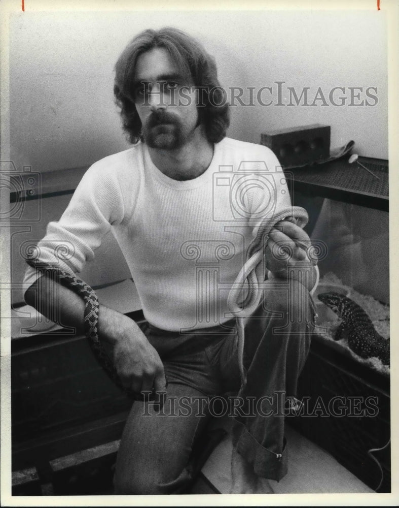 1978 Press Photo Scott Hudack with a Fox Snake and Yellow Rat Snake - Historic Images