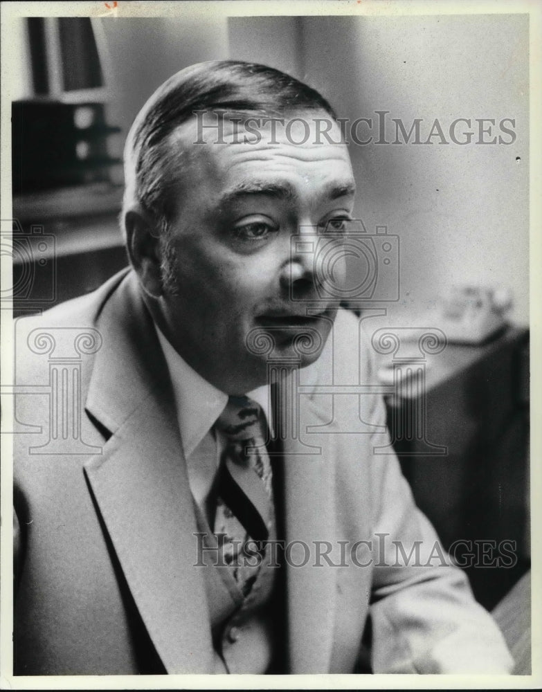 1979 Press Photo Wayne F How Cleveland Board of Education Security Head - Historic Images