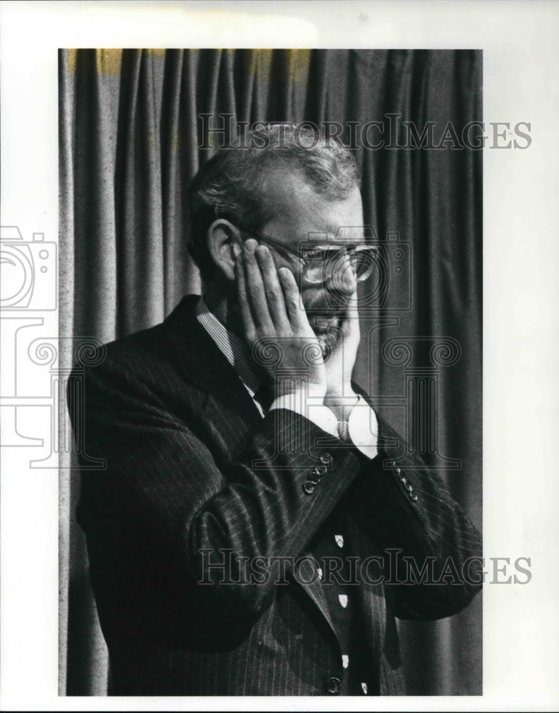 1989 Press Photo Paul M. Kennedy, historian, speaking at the City Club - Historic Images