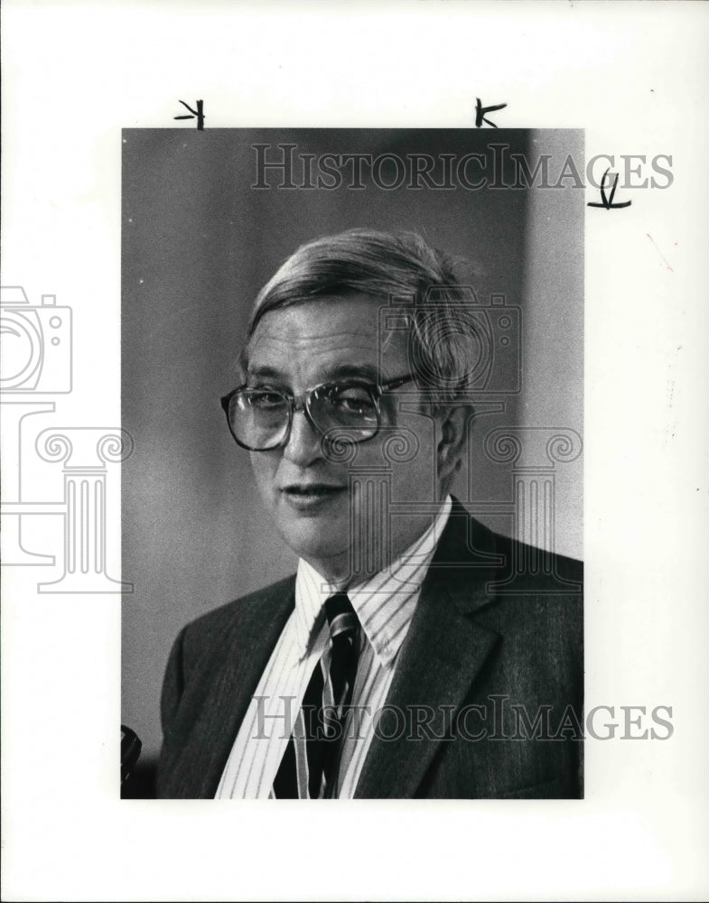 1986 Press Photo Moorhead Kennedy, Iran hostage speaker - Historic Images