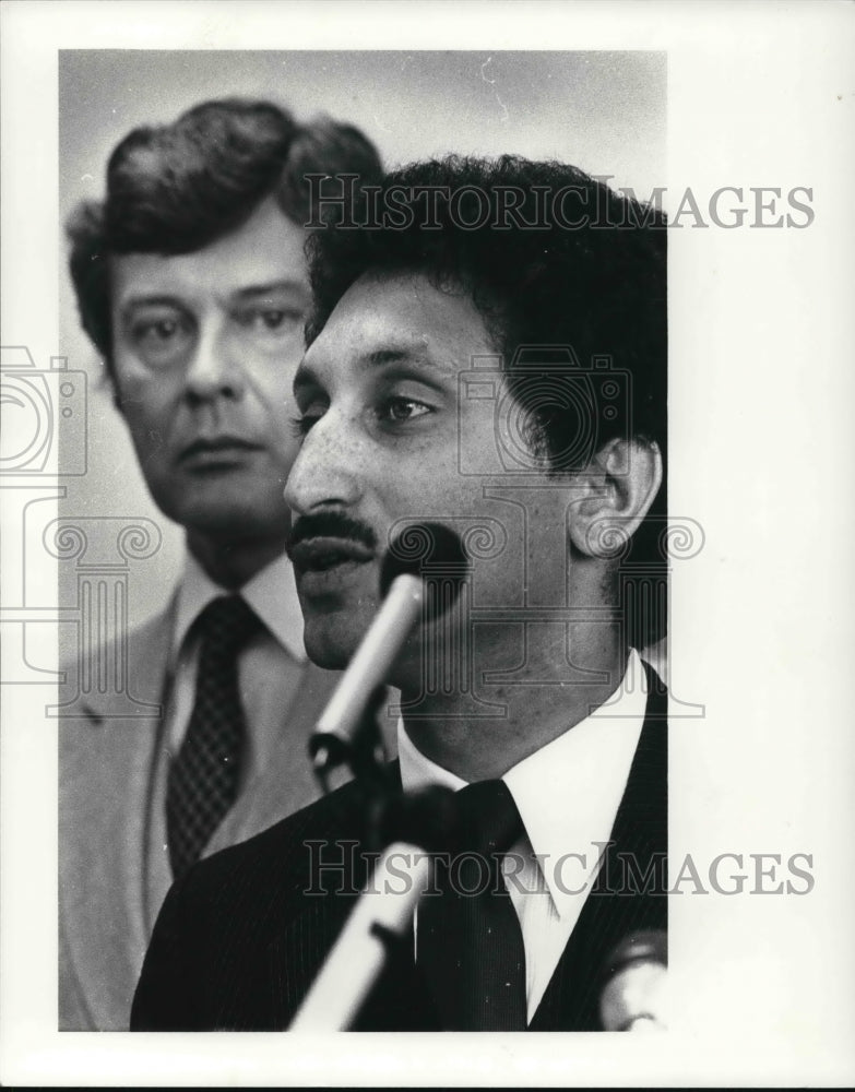 1980 Press Photo Allan V. Johnson and Tariq Kadri, Oasis Secretary &amp; Counsel - Historic Images