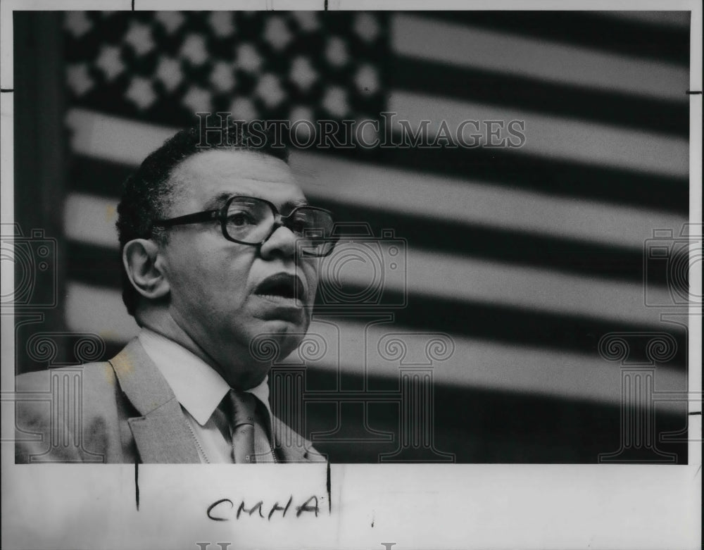 1989 Press Photo  CMHA Director George James at the board meeting - Historic Images